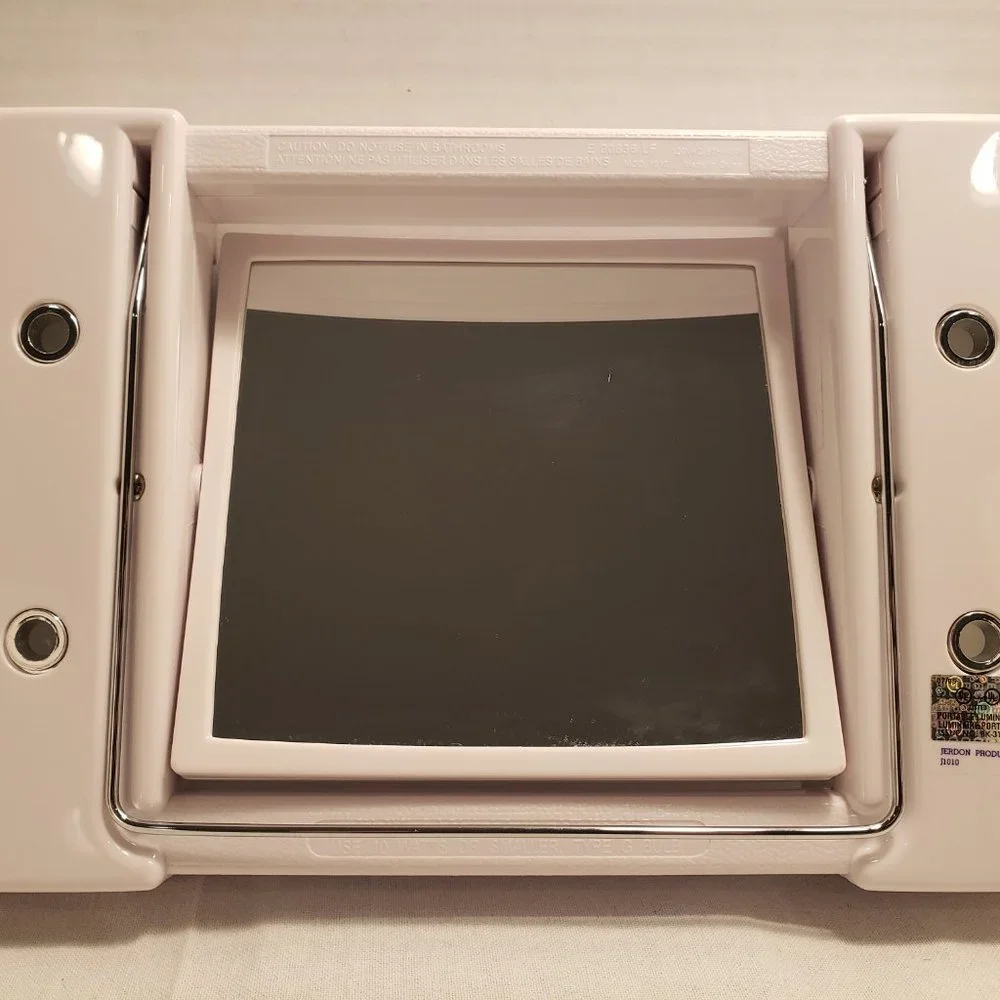 LIGHTED MAKEUP MIRROR by JERDON - FIRST CLASS - MODEL J1010 - MIRROR 6.5